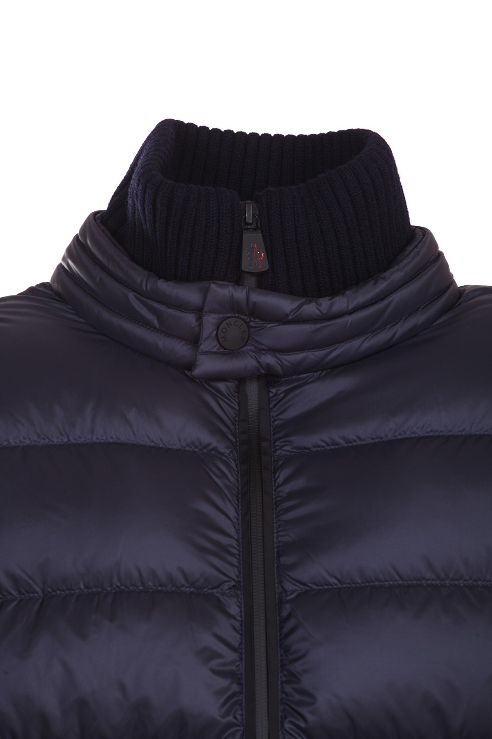 shop MONCLER GRENOBLE Sales Cardigan: Moncler cardigan in lana imbottito.
Realizzata con filato di lana merino stretch.
Lavorazione rasata.
Finezza 7.
Fronte in rainwear con imbottitura in piuma.
Fodera in nylon.
Collo alto con imbottitura e bottone a pressione.
Chiusura anteriore con zip AquaGuard® by YKK, Highly Water Repellent Zippers e bottoni a pressione.
Composizione: 100% Poliammide.
Imbottitura: 90% Piumino, 10% Piuma.
Fabbricato in Turchia.. 9B00004 94778-771 number 6936126